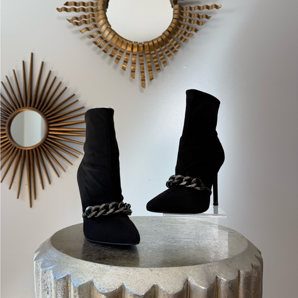 Nine West - Elegant Black Chain-Embellished Women's Boots